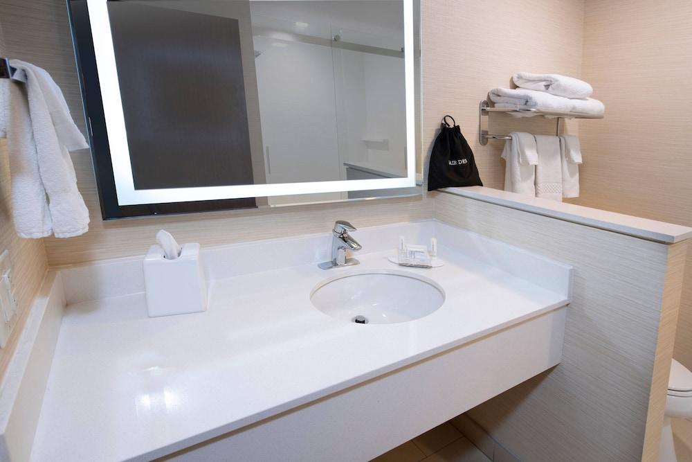 Fairfield Inn & Suites By Marriott Edmonton North Екстериор снимка