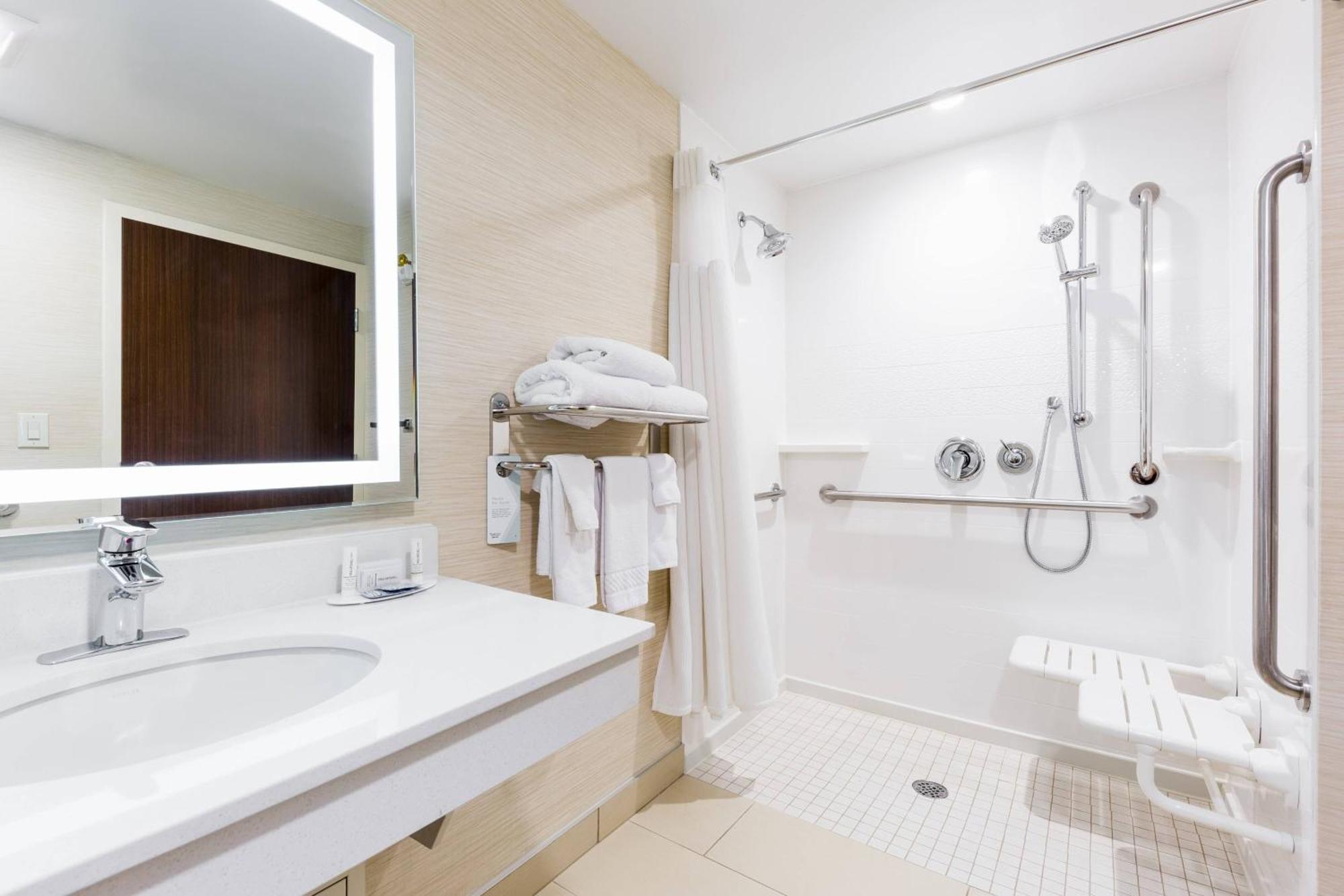 Fairfield Inn & Suites By Marriott Edmonton North Екстериор снимка